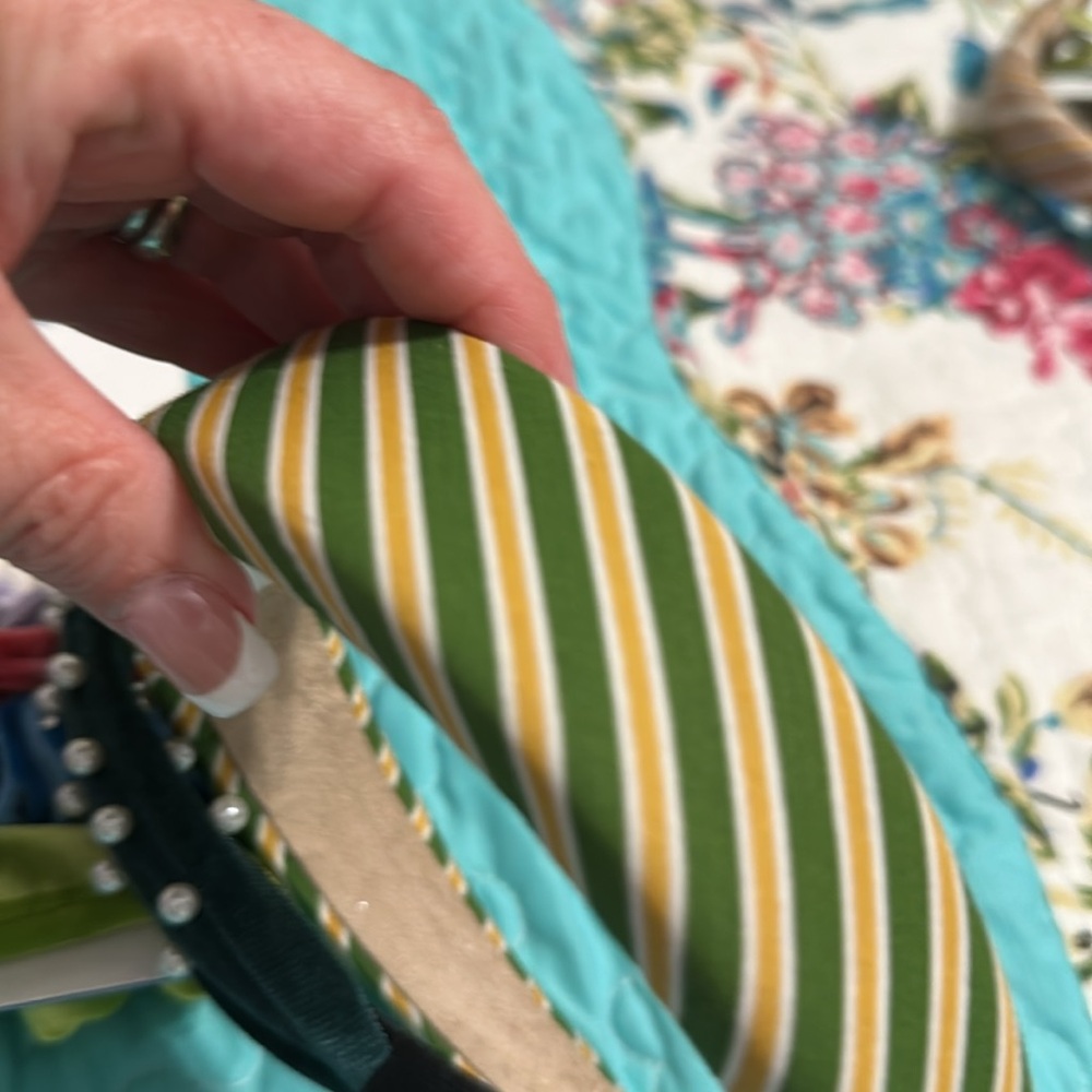 Urban Outfitters Pearl Embellished Headbands and Velvet Scrunchies Set - Picture 2 of 4